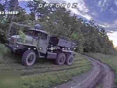 «Град» палає на узліссі: ворожа РСЗВ додала своїм вогнем фарб у пейзаж
