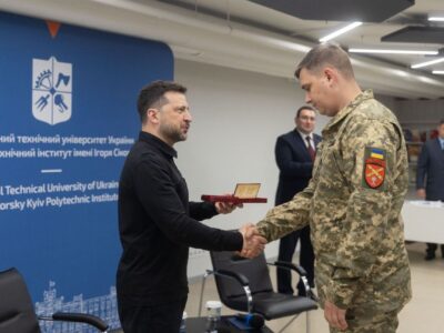 І медик і організатор і психолог: історія лікаря «Сократа»