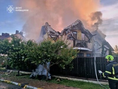 Пошкоджені будинки, авто та інфраструктура: наслідки російського обстрілу на Київщині