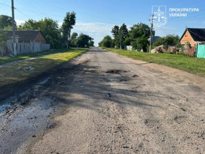 На Харківщині російські військові вдарили FPV-дроном по цивільних, серед постраждалих — діти