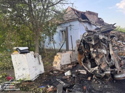У Миколаєві через удар «Шахедів» поранені подружжя та їхня донька