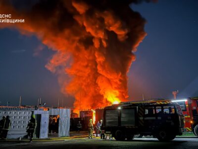 На Київщині ліквідували масштабну пожежу після вчорашнього удару російського БПЛА