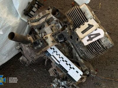 СБУ показала уламки дрона «Герань», яким росіяни вдарили по Києво-Печерській лаврі
