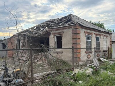 Ворог двічі вдарив по Словʼянську: троє загиблих, пошкоджено 117 приватних будинків