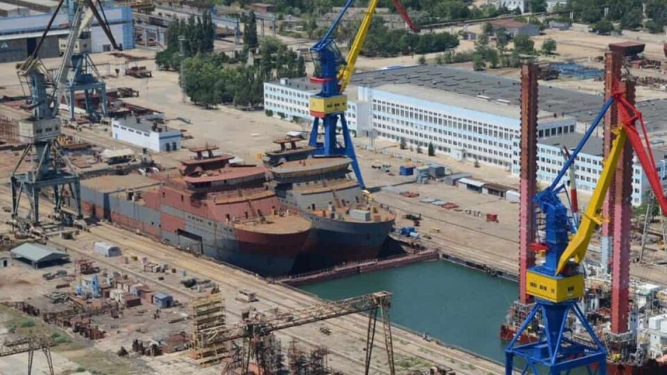 СБУ уразила в Керчі два російські судна військового забезпечення та засоби ППО 