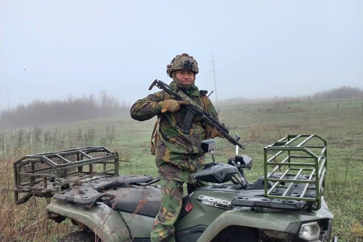 Сергій Данюк на квадроциклі в зоні бойових дій