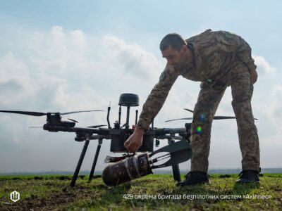 «Без дронів уже неможливо уявити сучасну війну»: Президент привітав Сили безпілотних систем