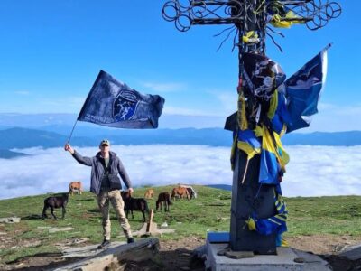 Ветерани й військові 42-ї бригади підняли прапори підрозділу на шести вершинах Карпат