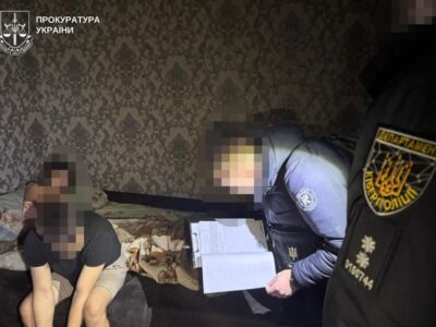 Виманювали гроші в родин зниклих безвісти захисників: затримано п’ятьох шахраїв