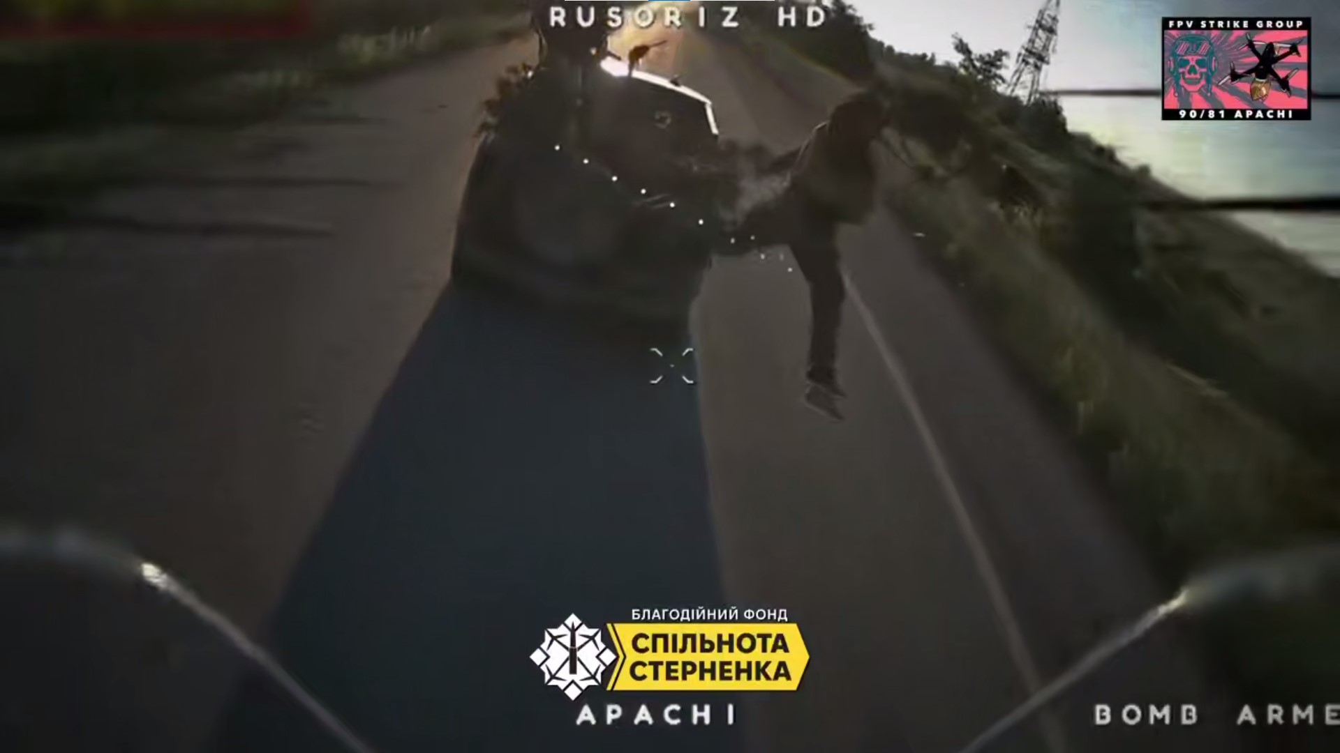 Окупант вистрибує з авто