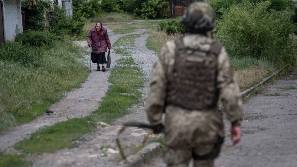 «Кидають спорядження і тікають»: у 93-й ОМБр розповіли, як росіяни штурмують Костянтинівку 