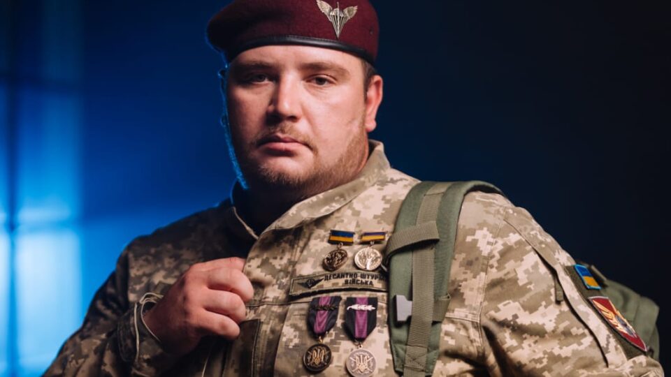«Я або в армії до перемоги, або вперед ногами»: історія десантника, сапера і бойового медика з позивним «Танк»  