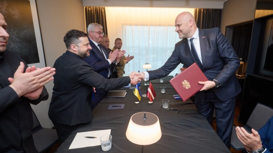 Від бойового досвіду до спільного виробництва: Україна підписала Drone Deal із Латвією