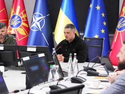 Нові контракти: Міністр оборони, Головнокомандувач ЗСУ та начальник Генштабу зустрілися з представниками бригад і корпусів