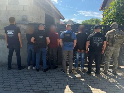Дружина з інвалідністю за $7000: на Закарпатті викрили схему
