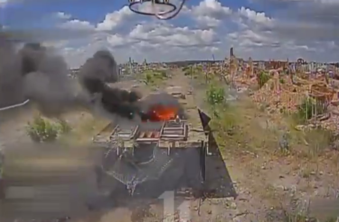 Палає ворожа техніка