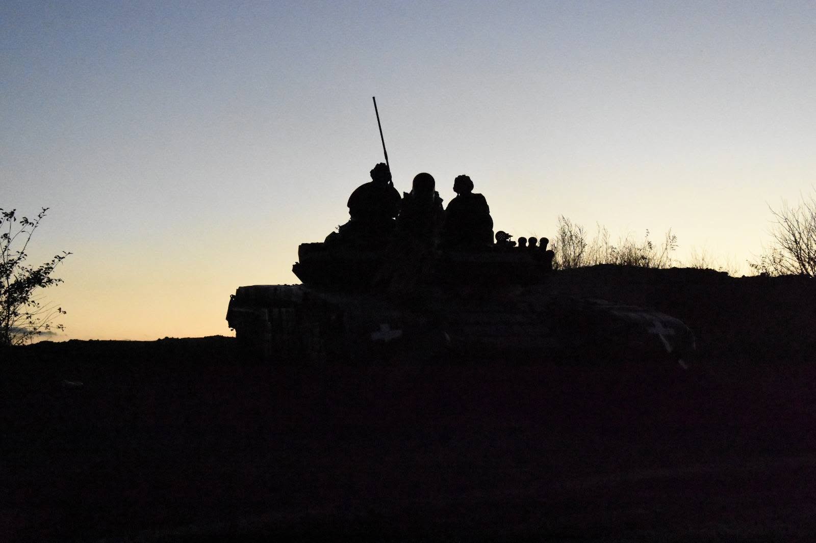 Наші бійці на бронемашині