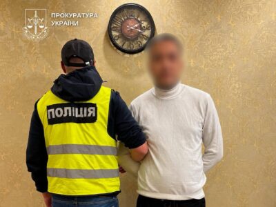 Удавали, що з ТЦК: у Києві затримали шахраїв, які заволоділи будинком та квартирою