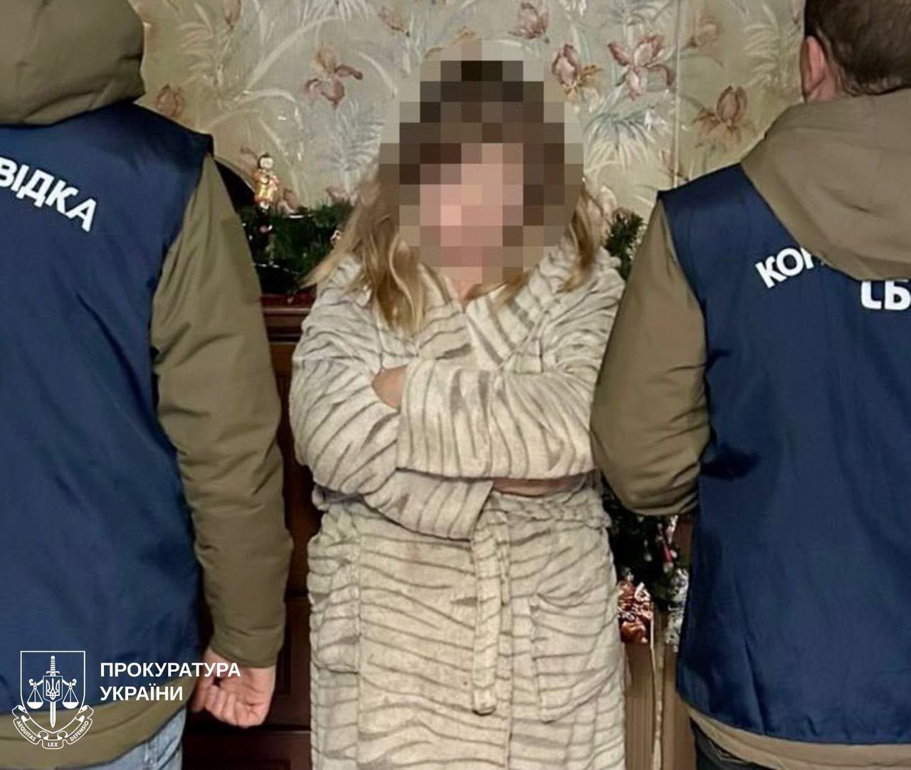 Викладачка в оточенні правоохоронців