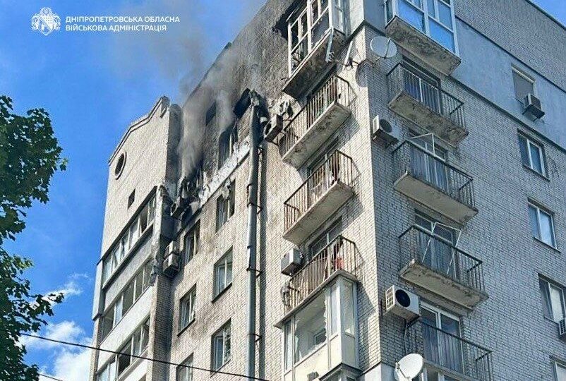 Дрон влучив у багатоповерхівку: росіяни знову атакували Дніпро  