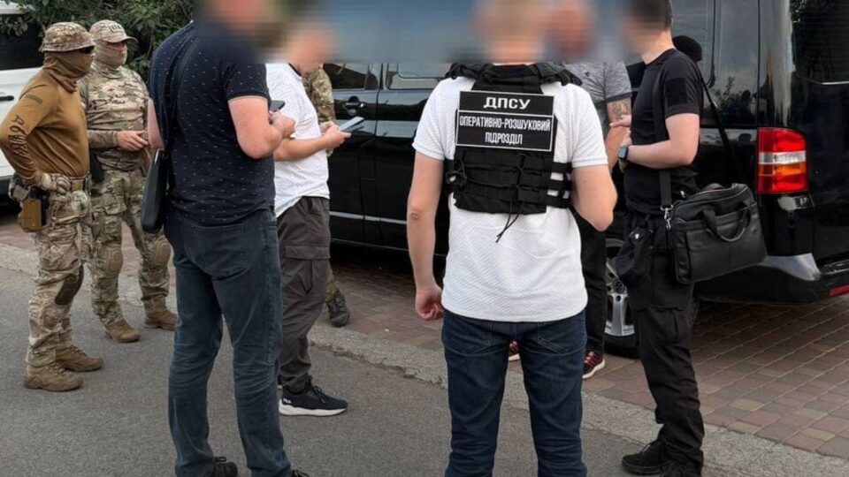 До Словаччини не дійшли кілометр: прикордонники затримали провідника з двома «туристами»  