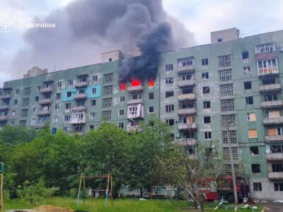 Дрон влучив у вантажівку в Слов’янську: на Донеччині за добу зафіксували понад 20 російських атак