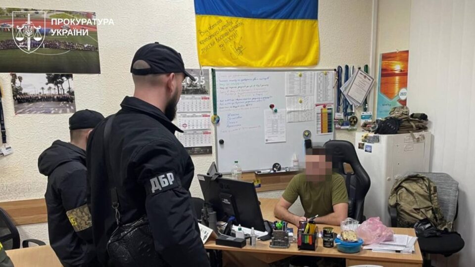 Судитимуть прикордонника, який з братом-росіянином вивозив військовозобов’язаних за кордон 