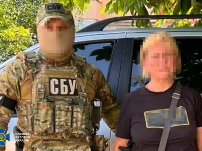 Агітувала за «референдум» під час окупації Херсона: правоохоронці затримали колаборантку