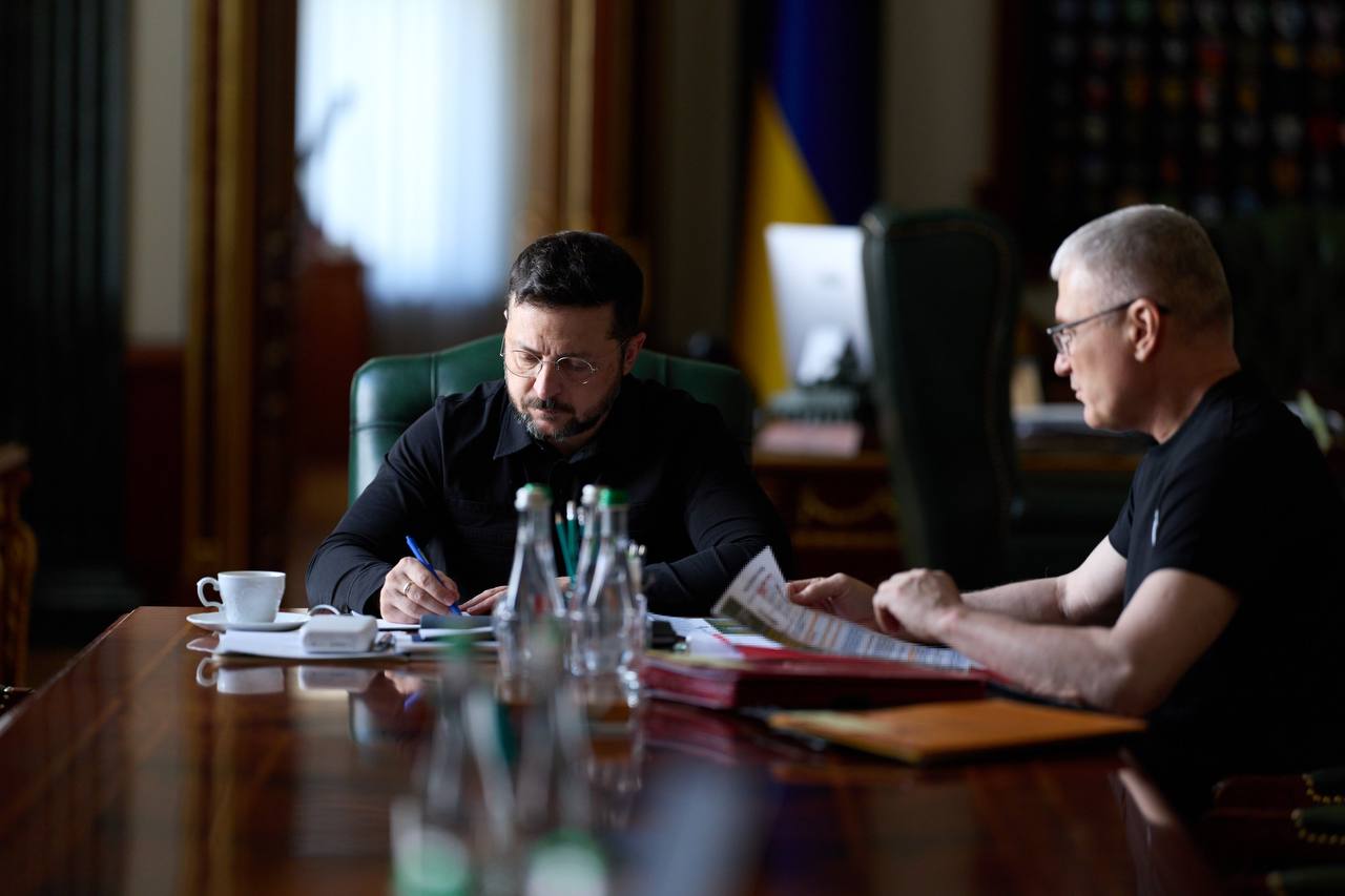 «Розвідка має російські документи з реальною оцінкою наслідків наших ударів» — Президент