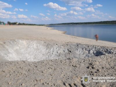 Окупанти ударили КАБом по центральному пляжу Запоріжжя: є поранені