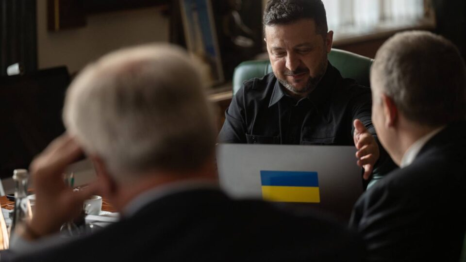 Україна готова допомагати Латвії перевіреним війною обладнанням — Володимир Зеленський 