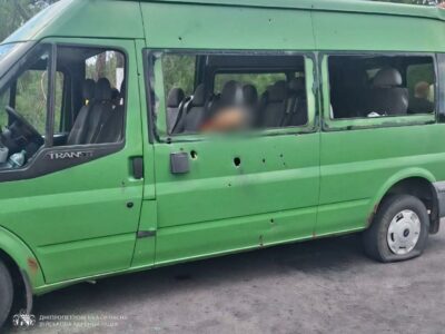 FPV-дрон атакував мікроавтобус у Нікополі: серед 12 поранених — двоє дітей