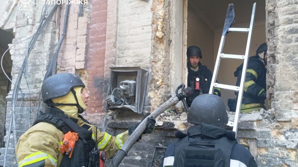 Ворог атакував Запоріжжя: постраждали чотири людини 