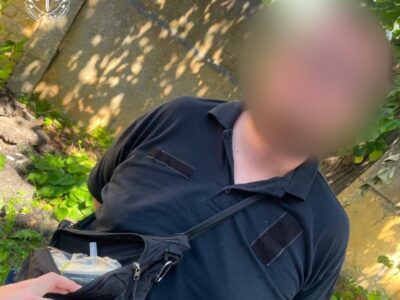 Рекорд в доларах за зняття з військового обліку: у Києві затримали «решалу»