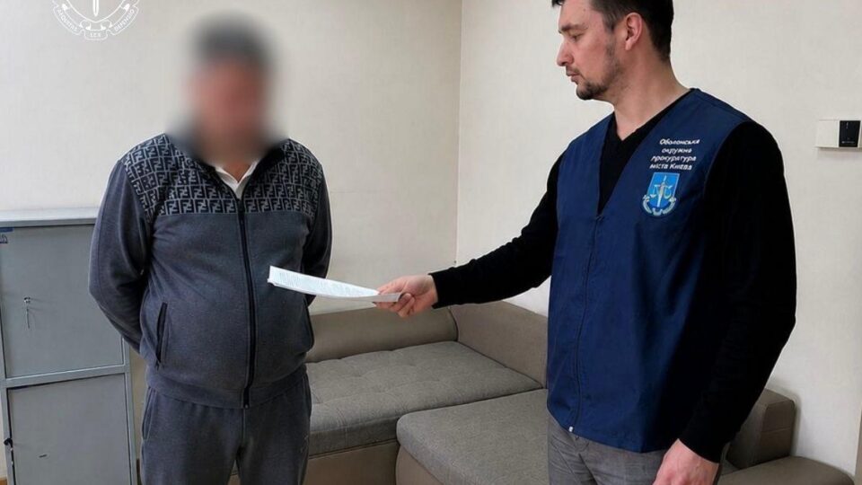 Двірник за $4000: у Києві викрили організатора ухилянтської схеми  
