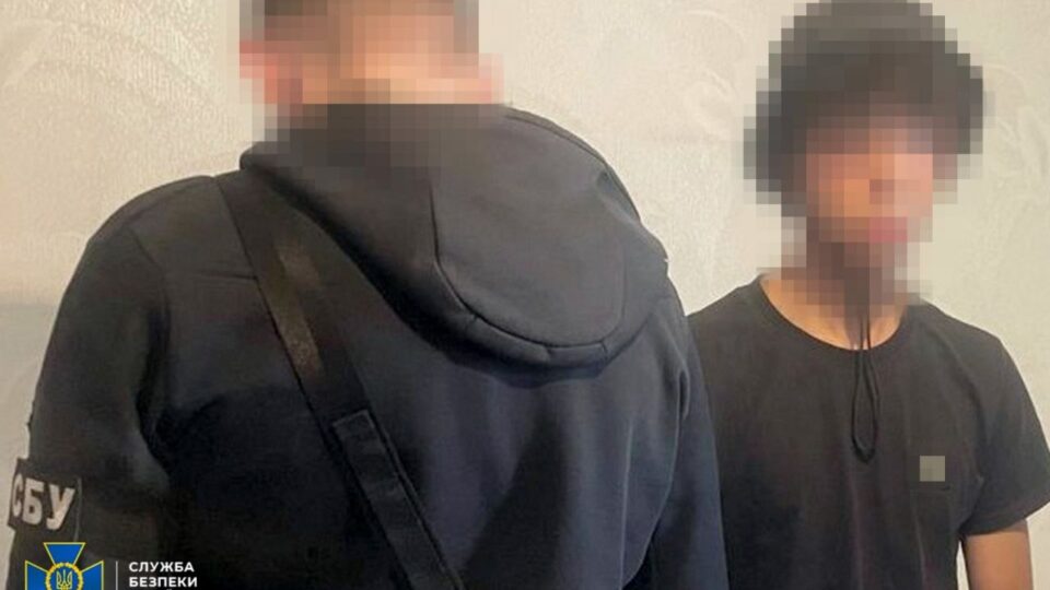 Зрадив за 645 гривень заради розправи над вітчимом: взято під варту підлітка, який шпигував на Харківщині  