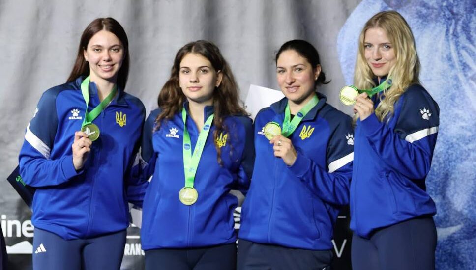 Українські фехтувальниці з медалями