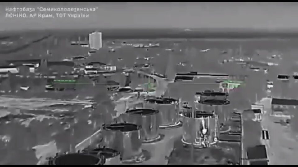 Вогняне відкриття курортного сезону: у  Криму запалали нафтосховища  