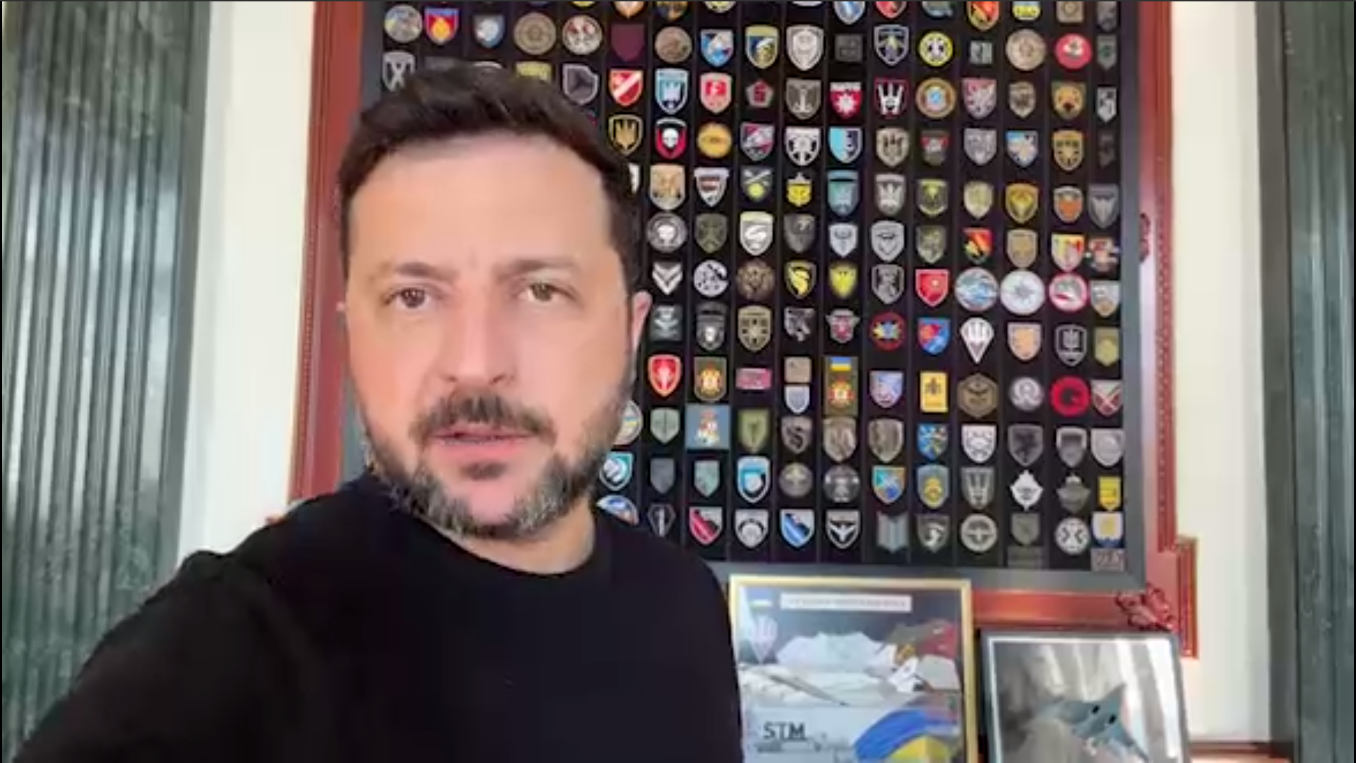 Володимир Зеленський у своєму кабінеті