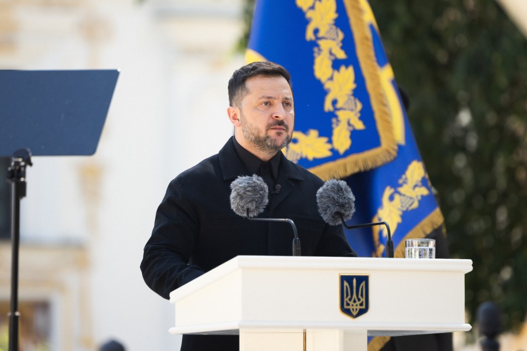Президент Володимир Зеленський виступає з трибуни