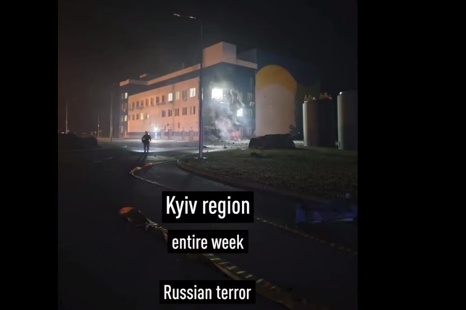 Наслідки російського удару по сховищу