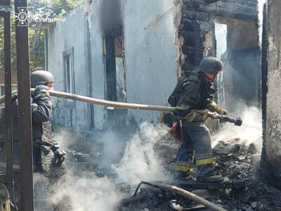 Росіяни вдруге вдарили по рятувальниках на Сумщині: пошкоджено пожежний автомобіль