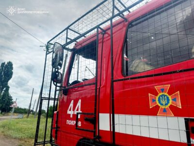 У Нікопольському районі росіяни повторно обстріляли рятувальників під час гасіння пожежі