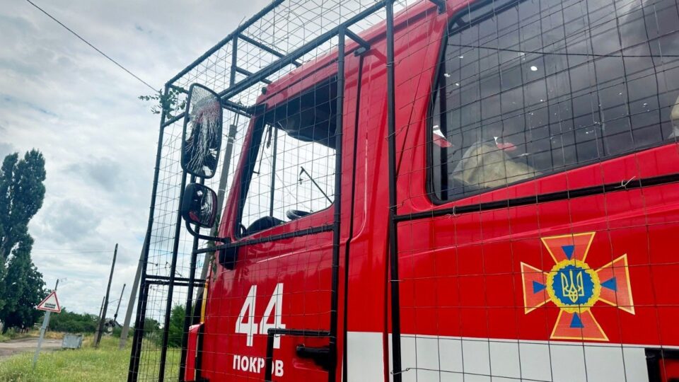 У Нікопольському районі росіяни повторно обстріляли рятувальників під час гасіння пожежі 