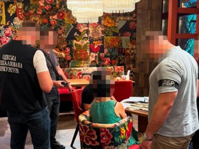 Обіцяла оформити інвалідність та відстрочку від мобілізації: в Одесі викрито оборудку