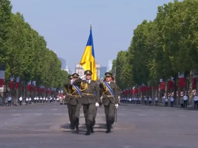 ЗСУ на параді в Парижі: військові пройшли маршем, пілоти пролетіли на винищувачах Mirage