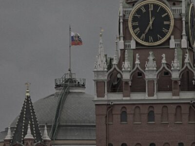 Кремль готується до виборів, яких боїться більше за санкції: СЗР про кризу всередині рф