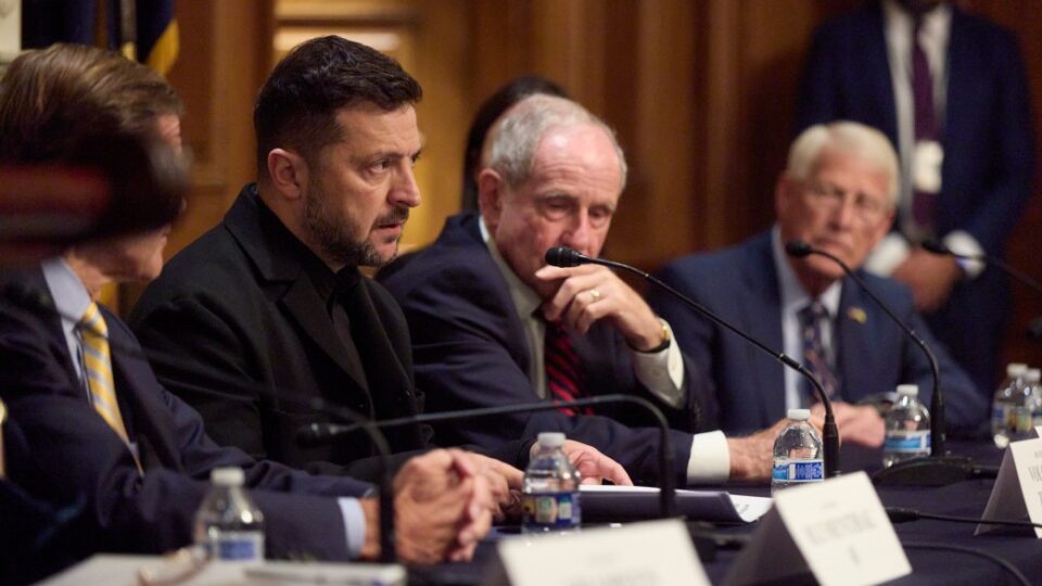 Сенат США зробив крок до підтримки нових санкцій проти рф: Президент України зустрівся з понад 60 сенаторами 