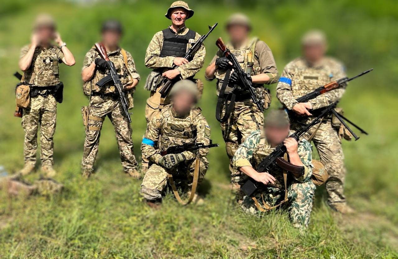 Костянтин Красільніков з бойовими побратимами