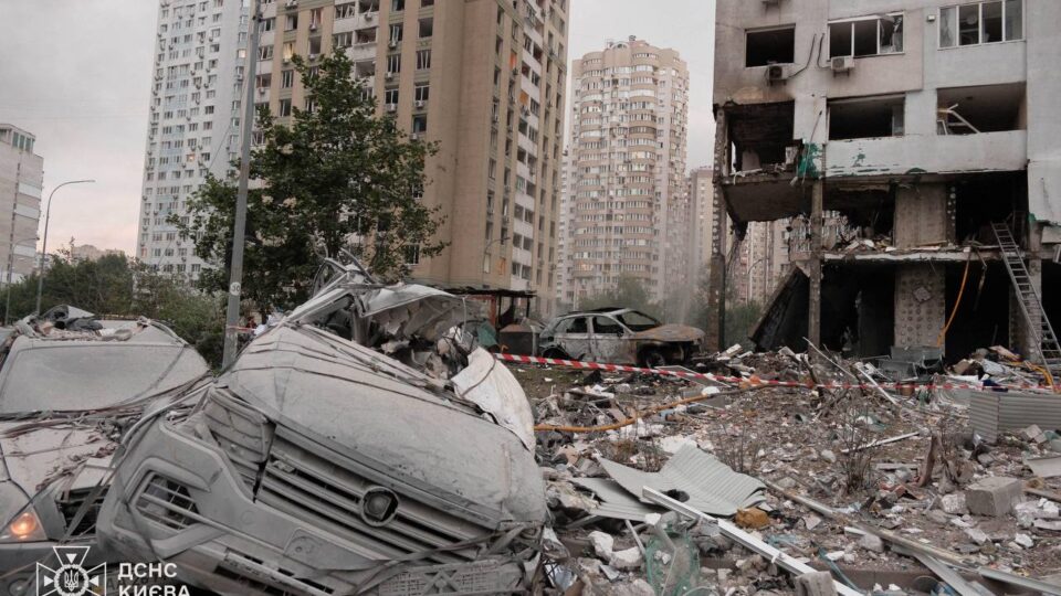 У Києві зросла кількість загиблих та поранених внаслідок російського удару 